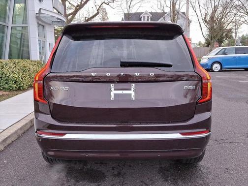 2025 Volvo XC90 B5 Core