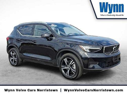 Onyx Black 2025 Volvo XC40 Core