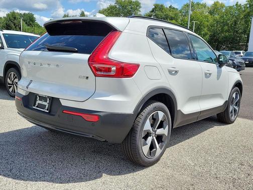 2025 Volvo XC40 B5 Plus Dark Theme