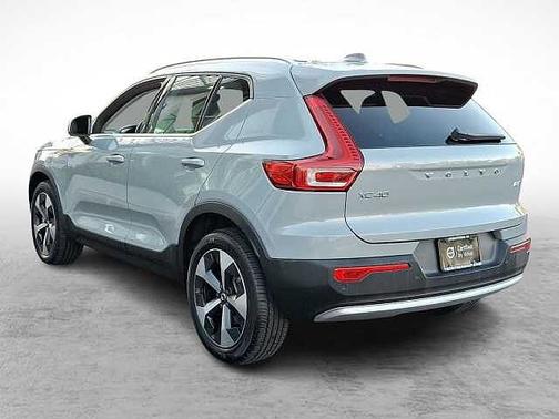 2025 Volvo XC40 Core