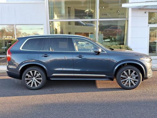 2025 Volvo XC90 B6 Plus 7-Seater