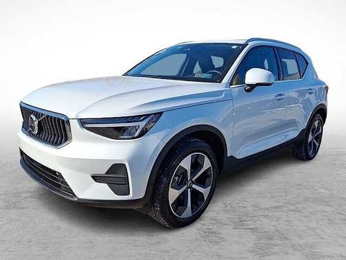 2025 Volvo XC40 Core
