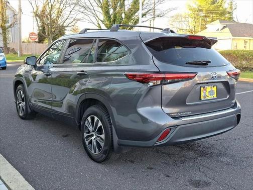 2023 Toyota Highlander Hybrid XLE