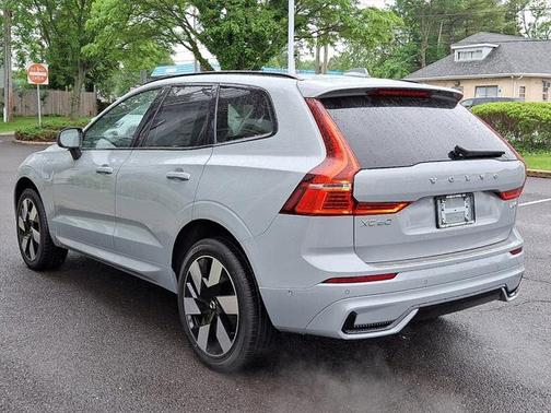 2025 Volvo XC60 Plug-In Hybrid T8 Plus