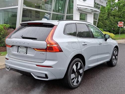 2025 Volvo XC60 Plug-In Hybrid T8 Plus