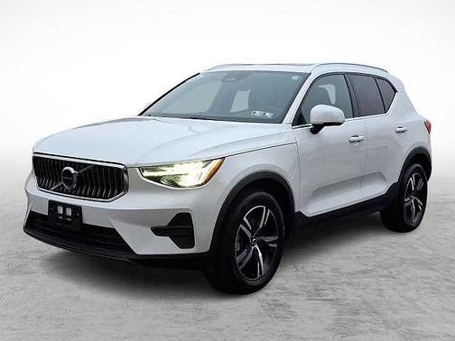 2025 Volvo XC40 Core