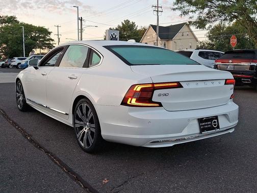 2023 Volvo S90 B6 Plus