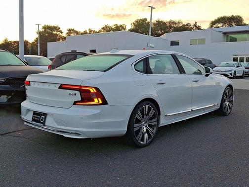 2023 Volvo S90 B6 Plus