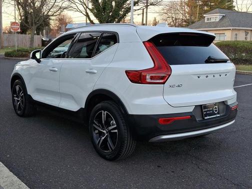 2025 Volvo XC40 B5 Core Bright Theme