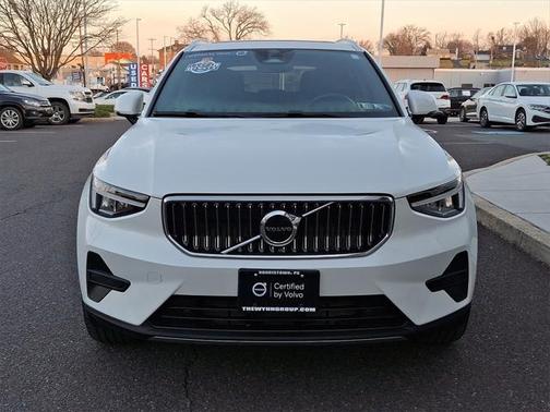 2025 Volvo XC40 B5 Core Bright Theme