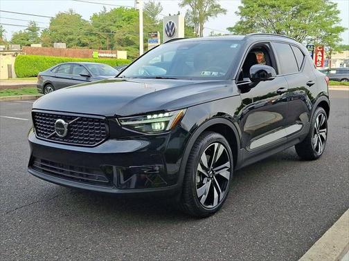 2025 Volvo XC40 B5 Plus Dark Theme