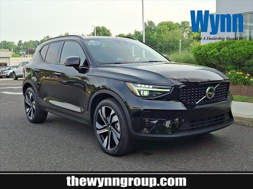 2025 Volvo XC40 B5 Plus Dark Theme