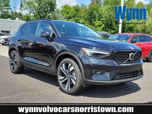 2025 Volvo XC40 B5 Plus Dark Theme