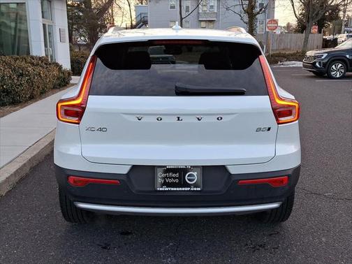 2025 Volvo XC40 B5 Plus Bright Theme
