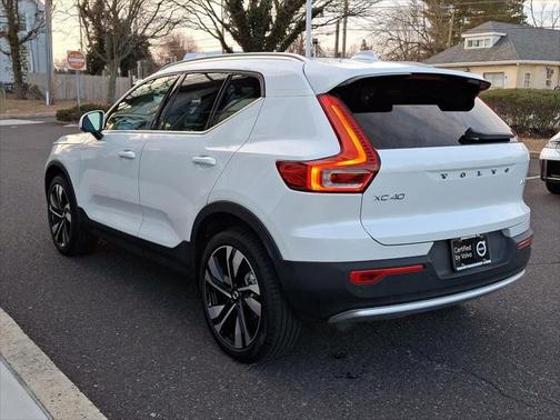 2025 Volvo XC40 B5 Plus Bright Theme