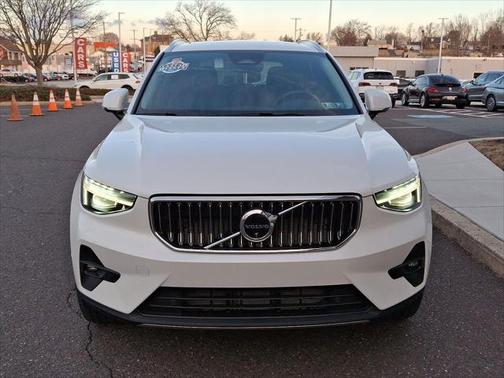 2025 Volvo XC40 B5 Plus Bright Theme