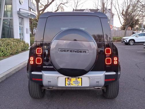 2024 Land Rover Defender 110 P300