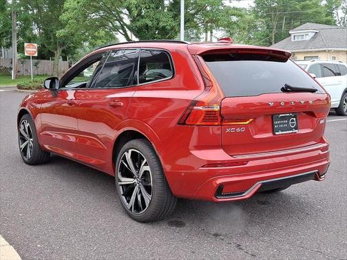 2025 Volvo XC60 B5 Ultra