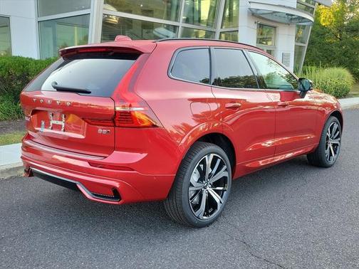 2025 Volvo XC60 B5 Ultra