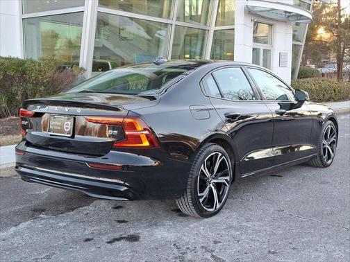 2024 Volvo S60 B5 Core Dark Theme