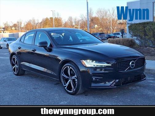 2024 Volvo S60 B5 Core Dark Theme