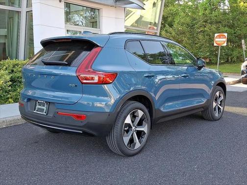 2025 Volvo XC40 B5 Plus Dark Theme