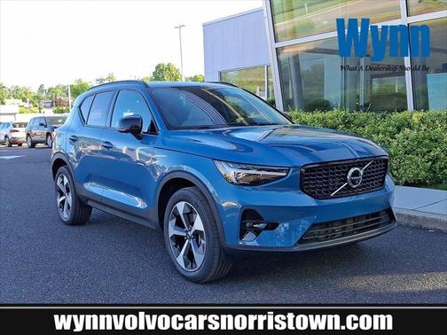 2025 Volvo XC40 B5 Plus Dark Theme