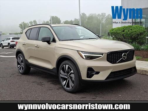 2025 Volvo XC40 B5 Ultra Dark Theme