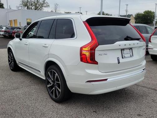 2025 Volvo XC90 B5 Plus