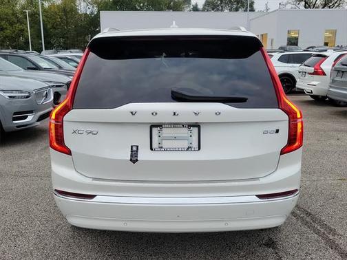 2025 Volvo XC90 B5 Plus