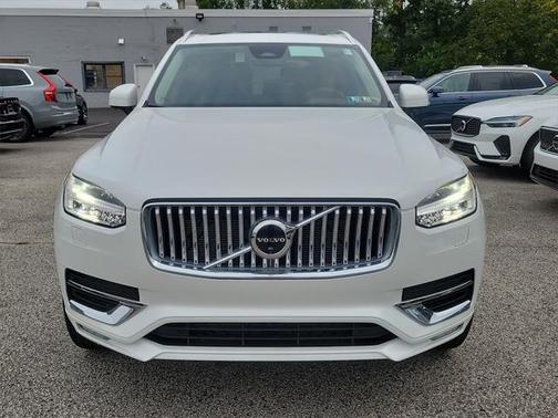 2025 Volvo XC90 B5 Plus