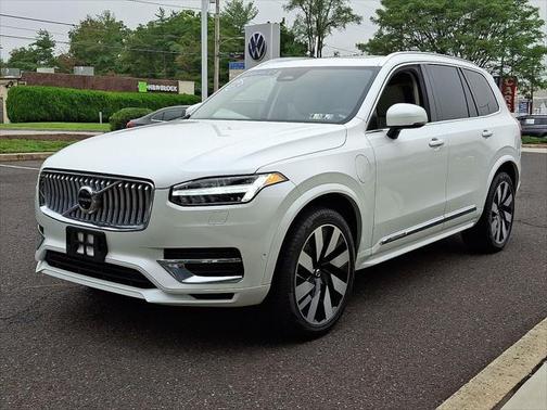 2024 Volvo XC90 Recharge Plug-In Hybrid T8 Plus Bright Theme 7-Seater