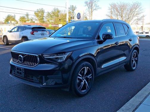2025 Volvo XC40 B5 Core Bright Theme