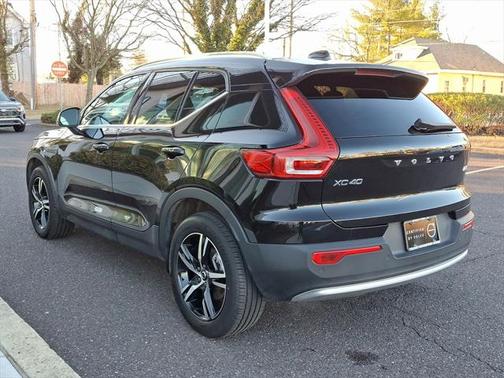 2025 Volvo XC40 B5 Core Bright Theme