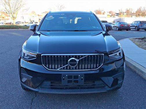 2025 Volvo XC40 B5 Core Bright Theme