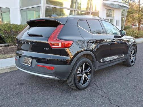 2025 Volvo XC40 B5 Core Bright Theme