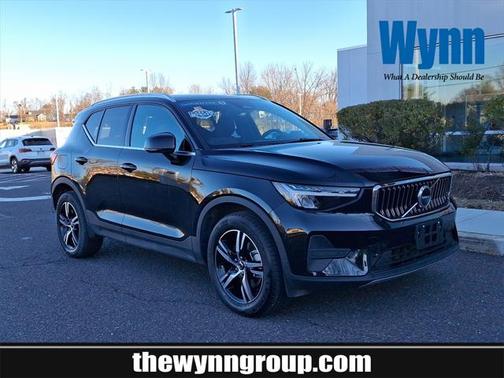 2025 Volvo XC40 B5 Core Bright Theme