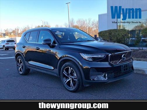 2025 Volvo XC40 B5 Core Bright Theme