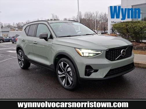 2025 Volvo XC40 B5 Plus Dark Theme