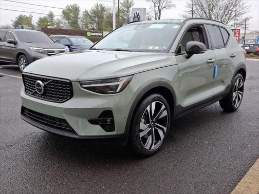 2025 Volvo XC40 B5 Plus Dark Theme
