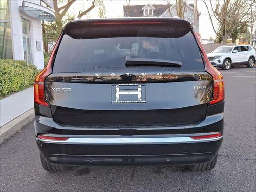 2025 Volvo XC90 B6 Plus 7-Seater