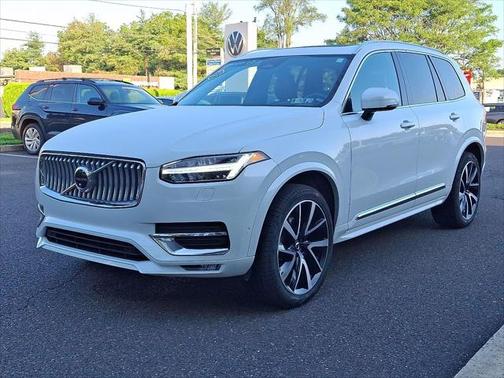 2024 Volvo XC90 B5 Plus Bright Theme