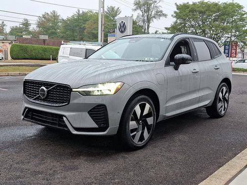 2025 Volvo XC60 Plug-In Hybrid T8 Plus