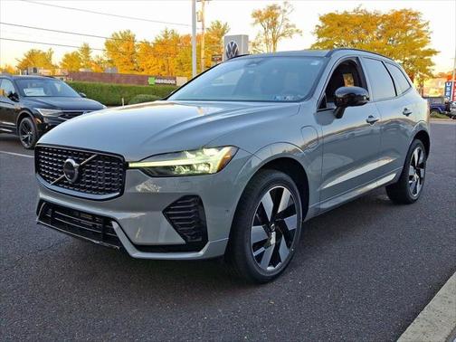 2025 Volvo XC60 Plug-In Hybrid T8 Plus
