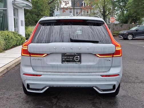 2025 Volvo XC60 Plug-In Hybrid T8 Plus