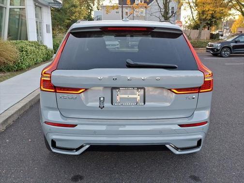 2025 Volvo XC60 Plug-In Hybrid T8 Plus