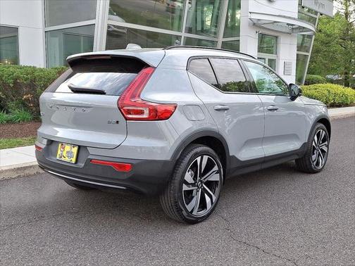 2025 Volvo XC40 B5 Plus Dark Theme