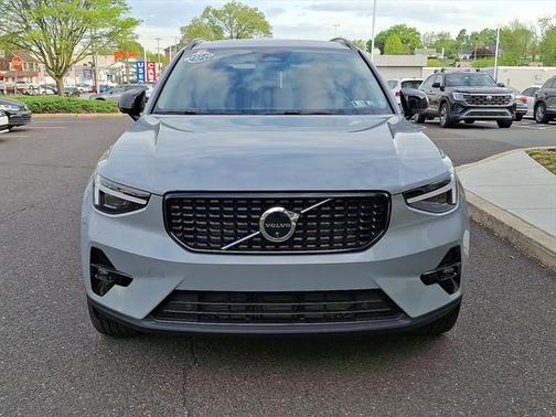 2025 Volvo XC40 B5 Plus Dark Theme