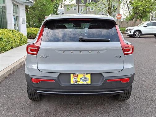 2025 Volvo XC40 B5 Plus Dark Theme