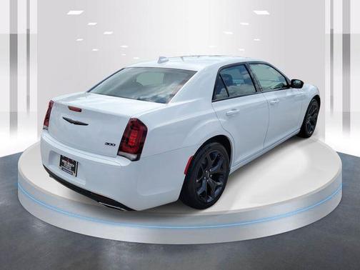 2022 Chrysler 300 Touring